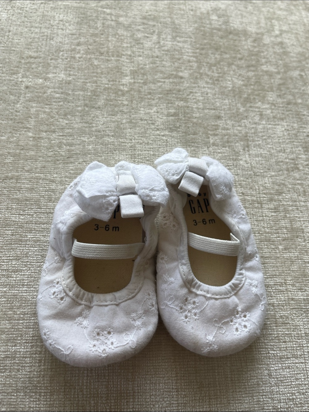 3 = $15 - GAP White Baby Girls Floral Bow Mary Jane Shoes - 3-6 months